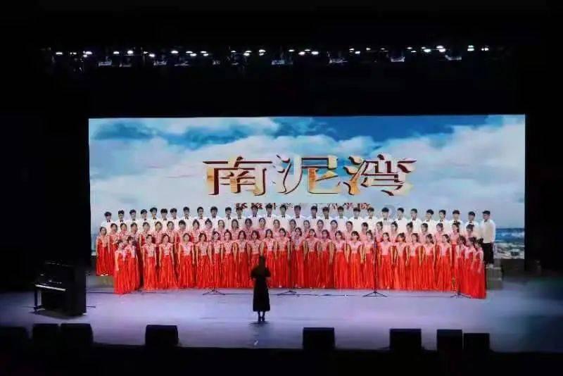 演员张若昀把妻子唐艺昕宠成宝，为何却将自己的父亲告上了法庭？游戏画面