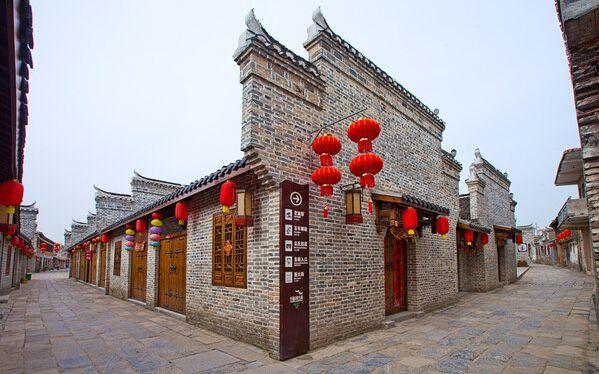 分手一年不到，前女友就开服装店，又开美容店，开两个店，你会怎么想怎么看她？游戏画面